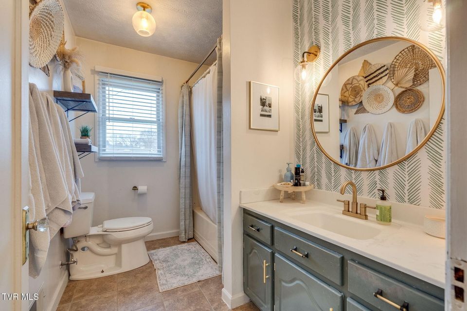 Photo #18: 235 F Street