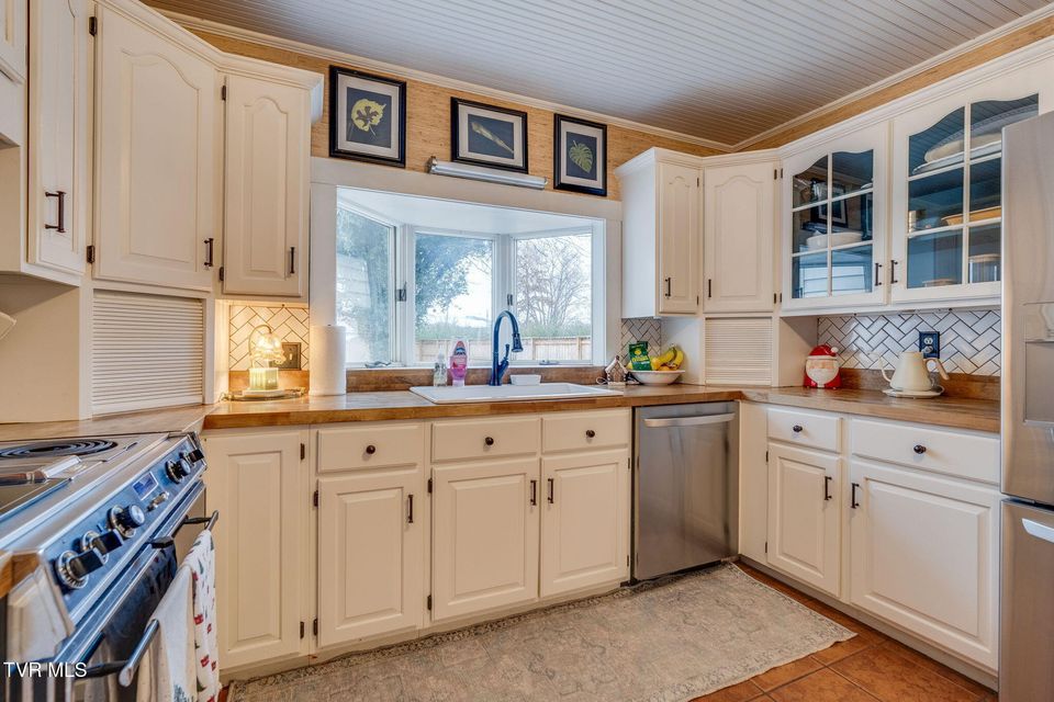 Photo #15: 235 F Street