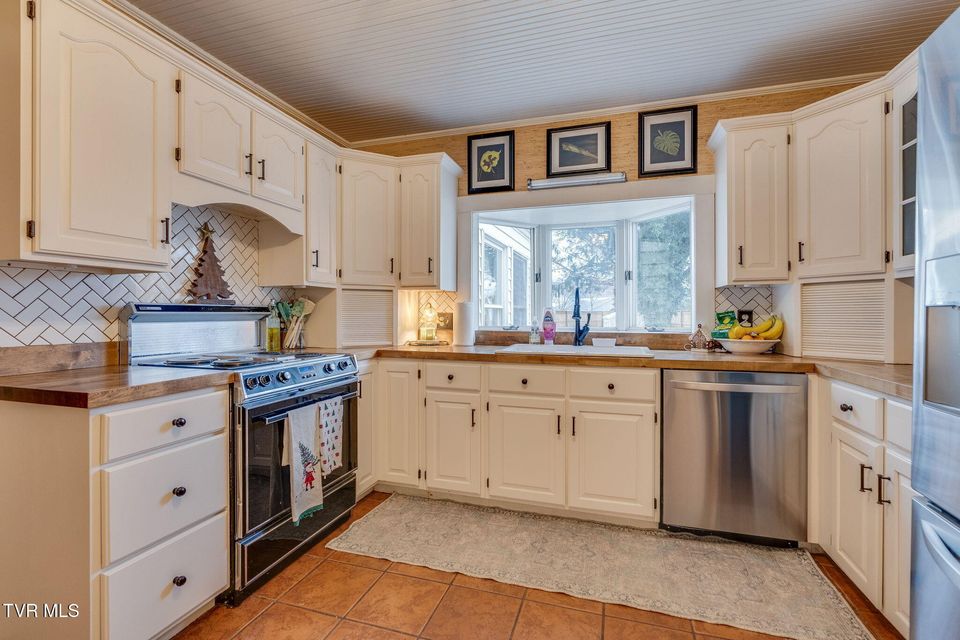 Photo #14: 235 F Street