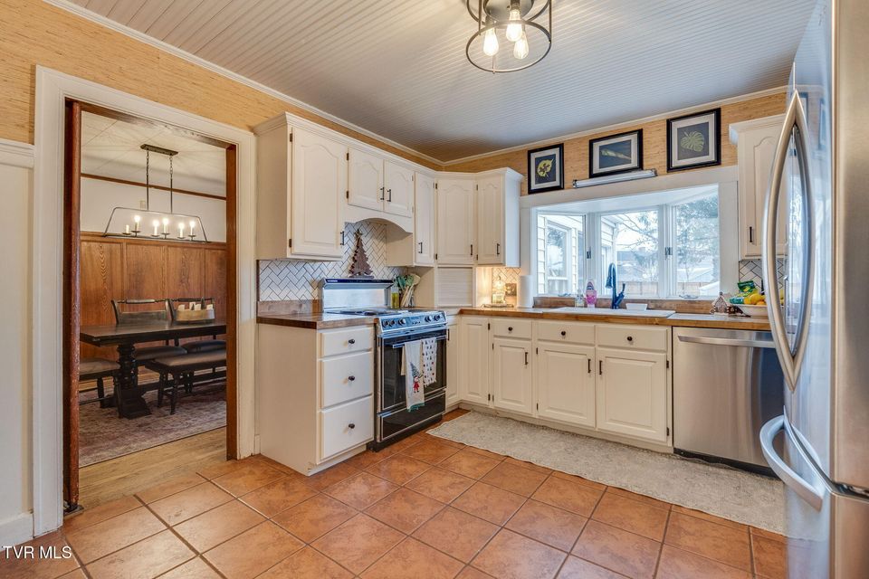 Photo #13: 235 F Street