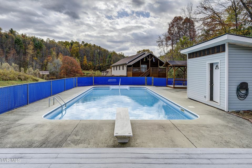 Photo #67: 185 Deer Tracks Circle