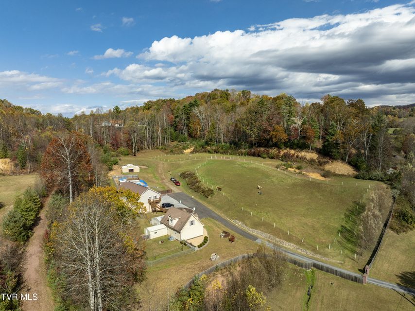Photo #98: 185 Deer Tracks Circle
