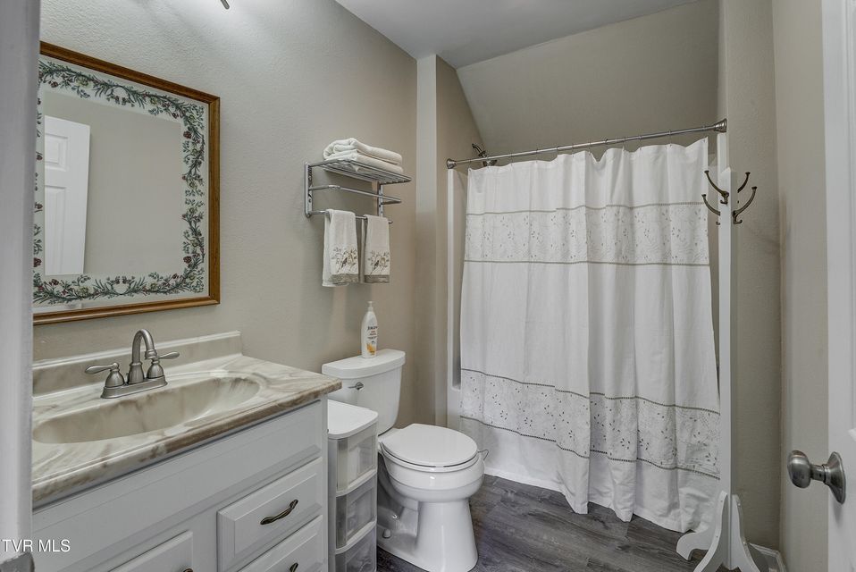 Photo #32: 185 Deer Tracks Circle