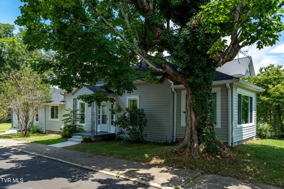 Photo #8: 1007 Spring Street