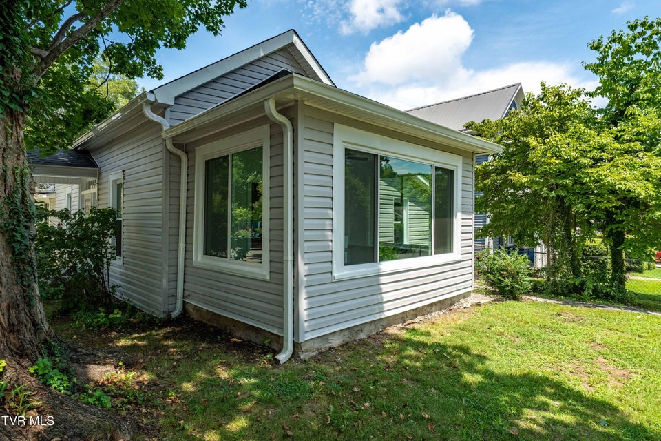 Photo #9: 1007 Spring Street