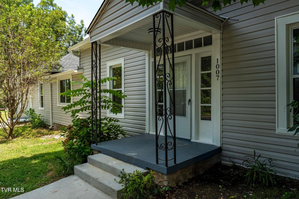 Photo #11: 1007 Spring Street