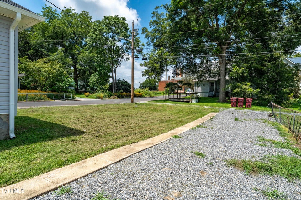 Photo #17: 1007 Spring Street