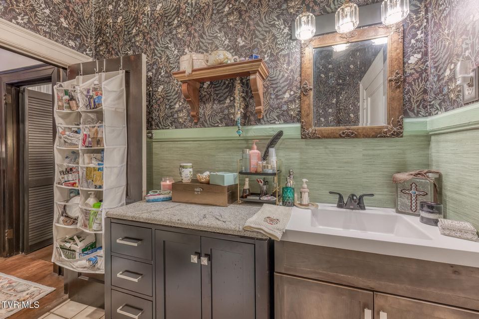 Photo #22: 130 Solar Street