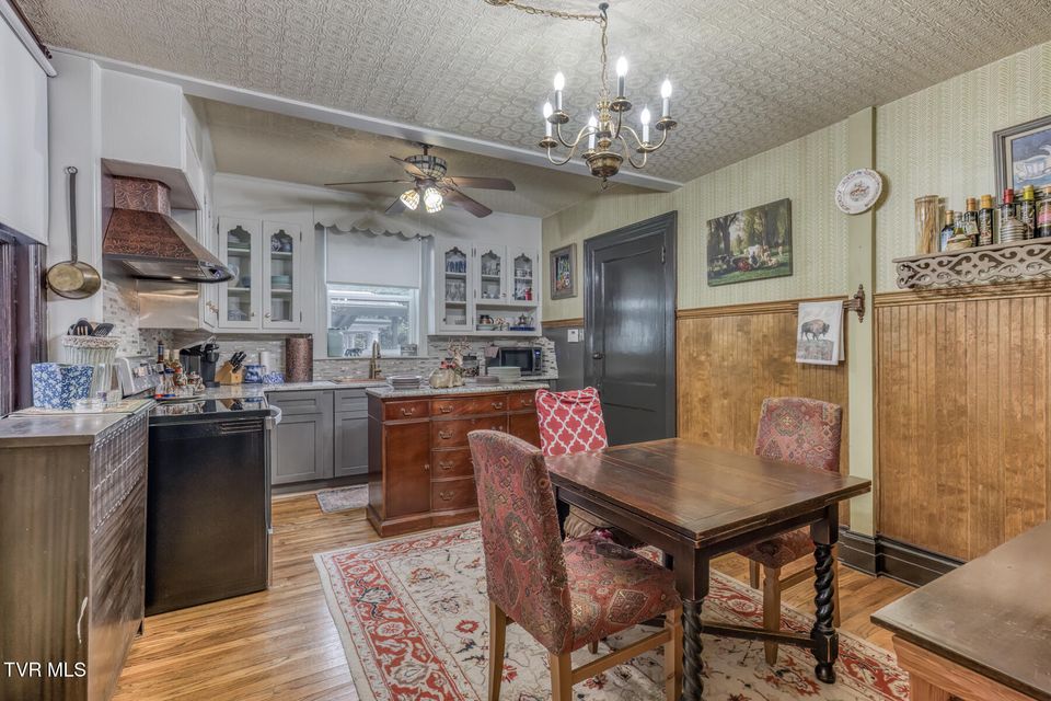 Photo #34: 130 Solar Street