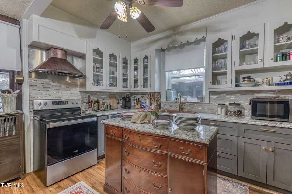 Photo #36: 130 Solar Street