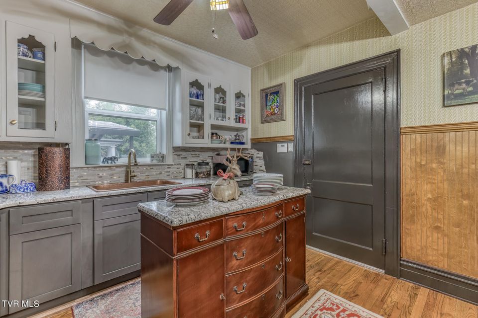 Photo #37: 130 Solar Street