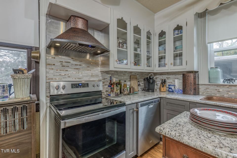 Photo #38: 130 Solar Street