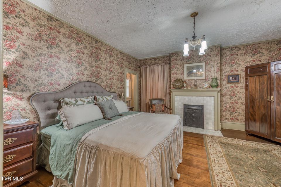 Photo #64: 130 Solar Street