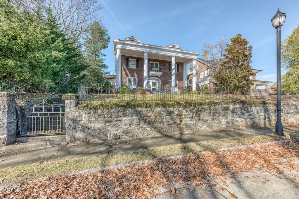 Photo #76: 130 Solar Street