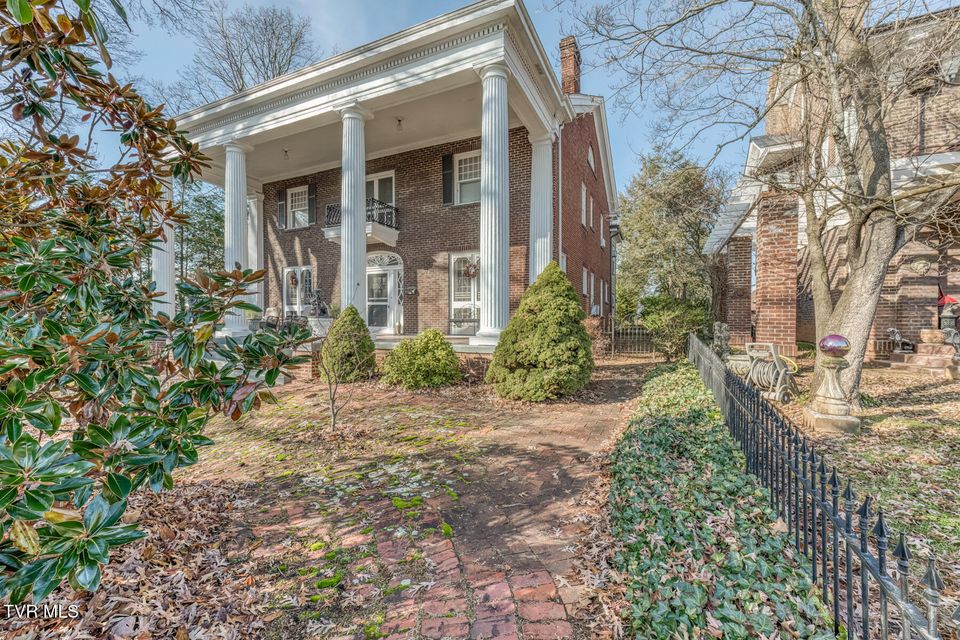 Photo #79: 130 Solar Street