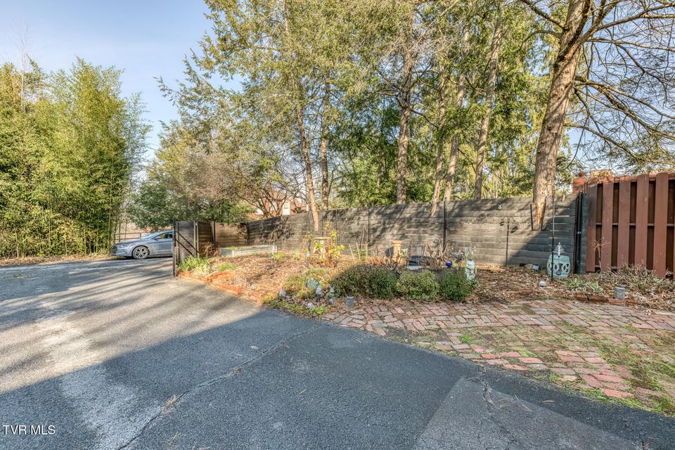 Photo #88: 130 Solar Street