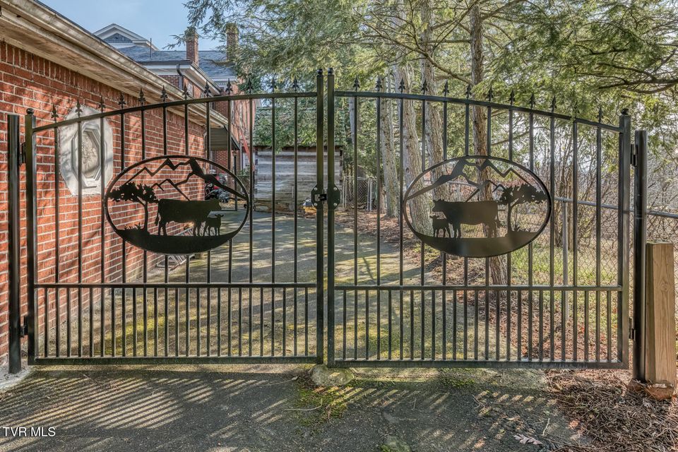 Photo #90: 130 Solar Street