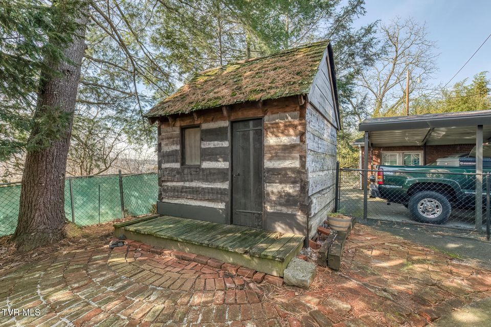 Photo #92: 130 Solar Street