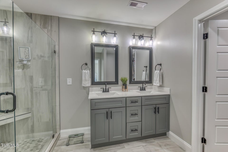 Photo #26: 105 Grants Way