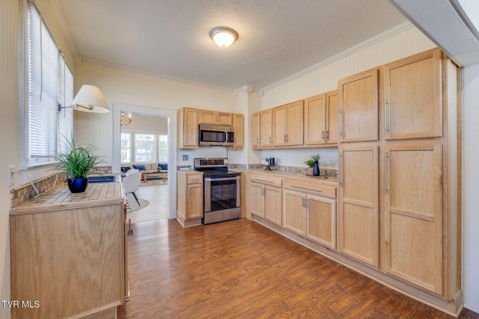 Photo #14: 631 Taylor Street