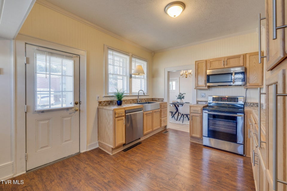 Photo #13: 631 Taylor Street