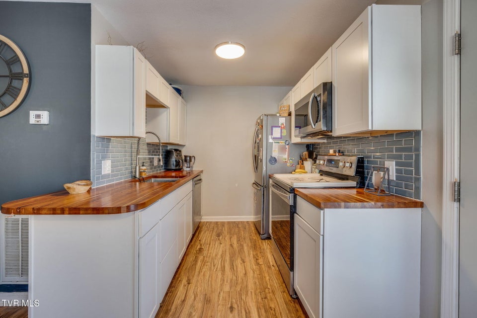 Photo #10: 808 Milton Court