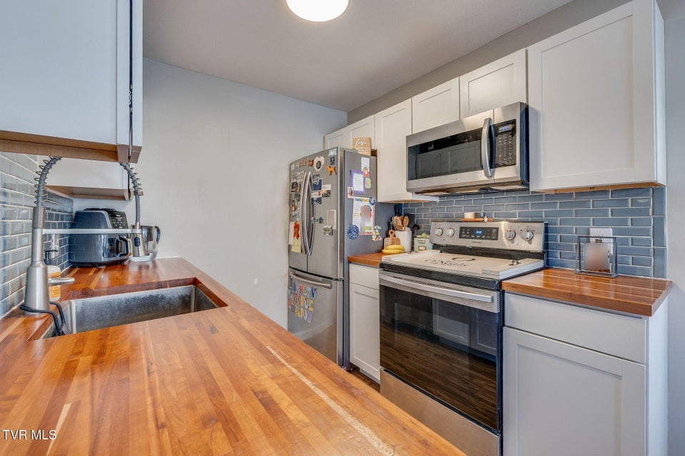 Photo #11: 808 Milton Court