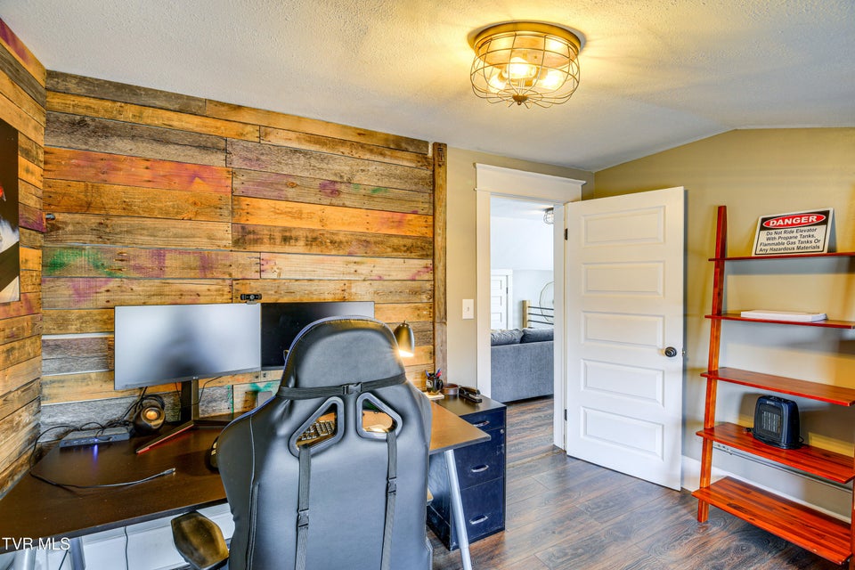 Photo #42: 909 Poplar Street