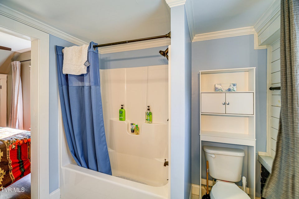 Photo #31: 909 Poplar Street