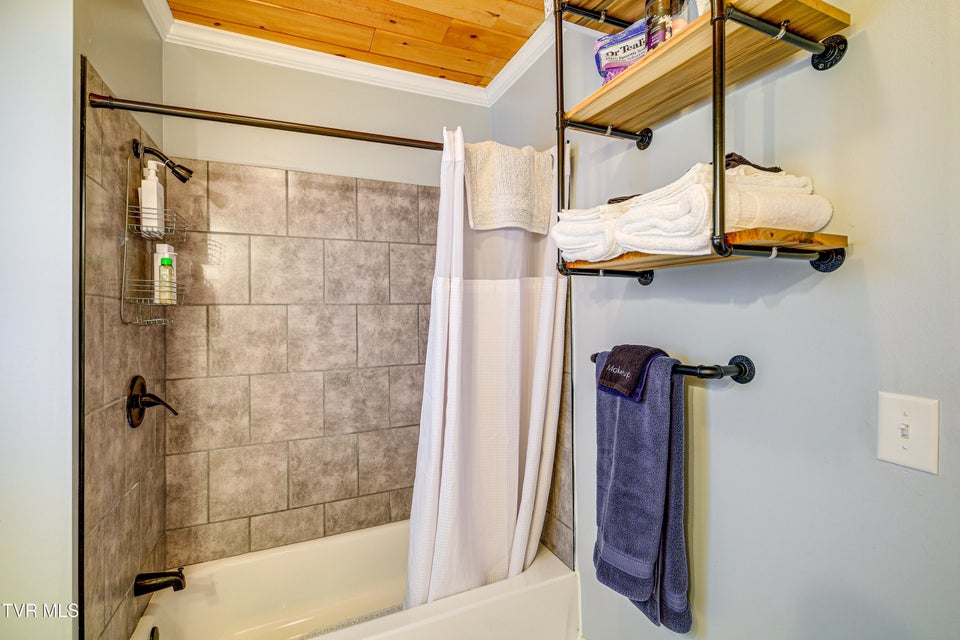 Photo #25: 909 Poplar Street