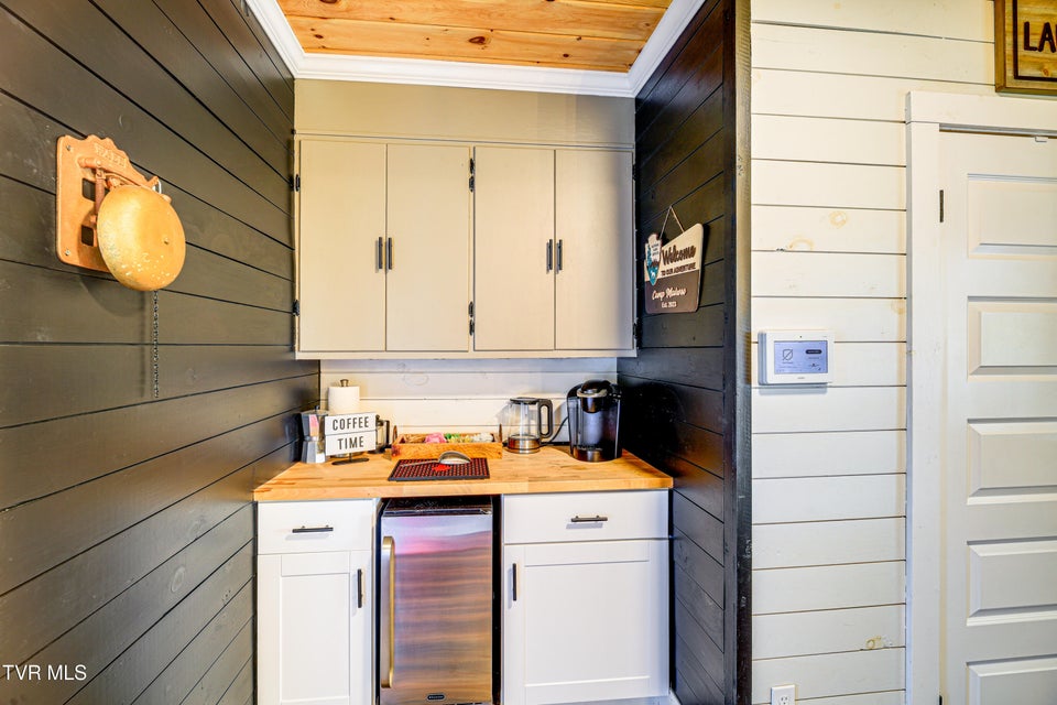 Photo #15: 909 Poplar Street