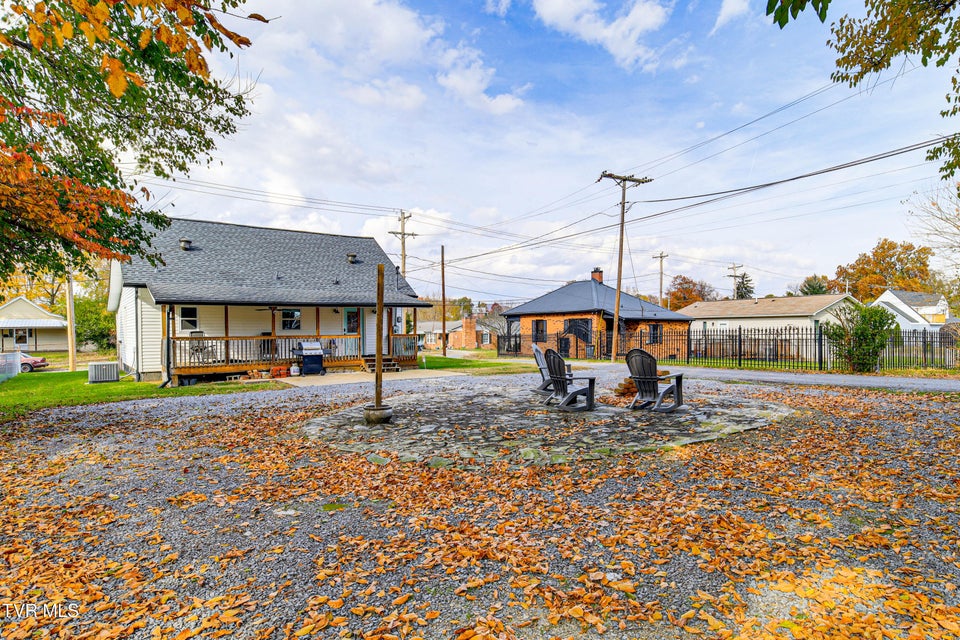 Photo #51: 909 Poplar Street