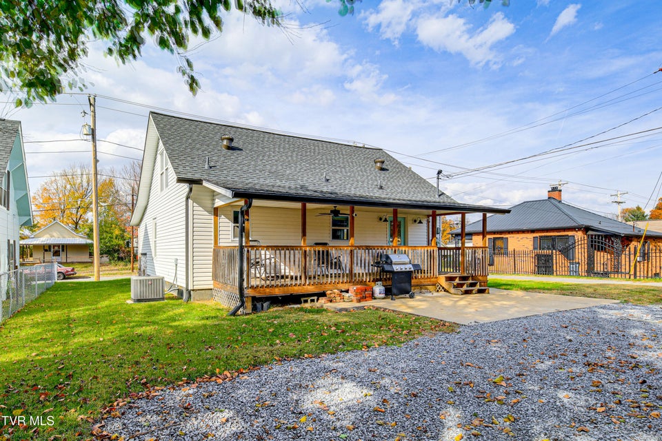 Photo #49: 909 Poplar Street