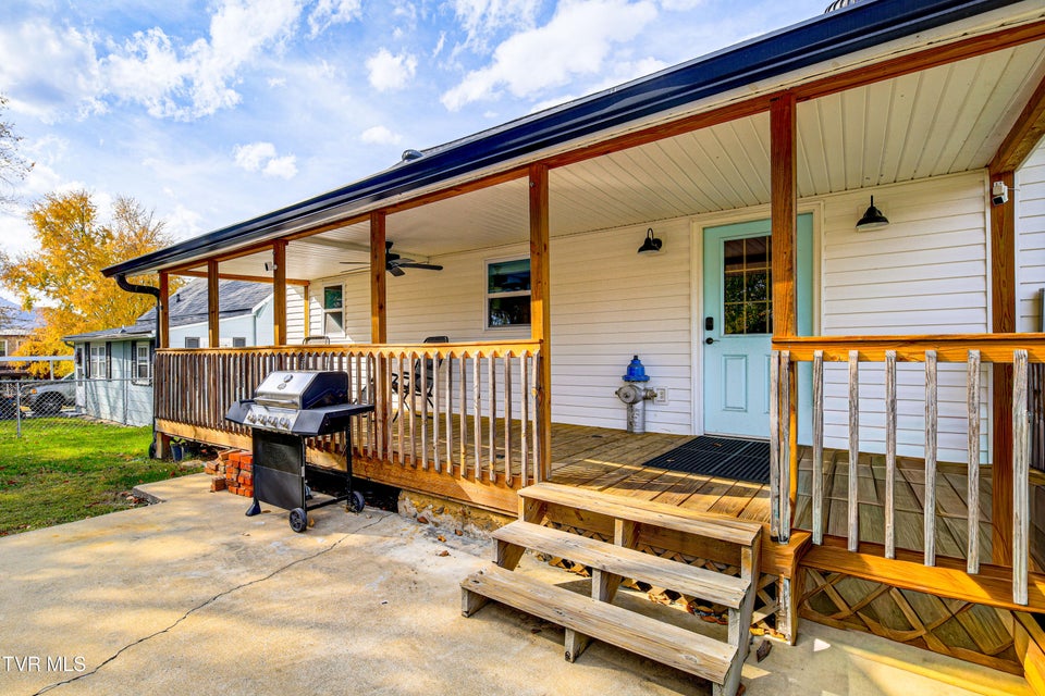 Photo #45: 909 Poplar Street