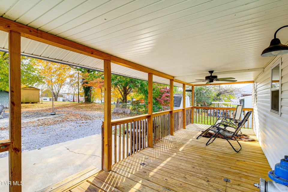 Photo #48: 909 Poplar Street