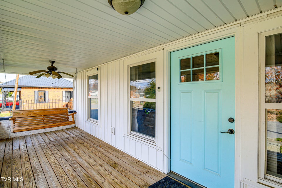 Photo #5: 909 Poplar Street