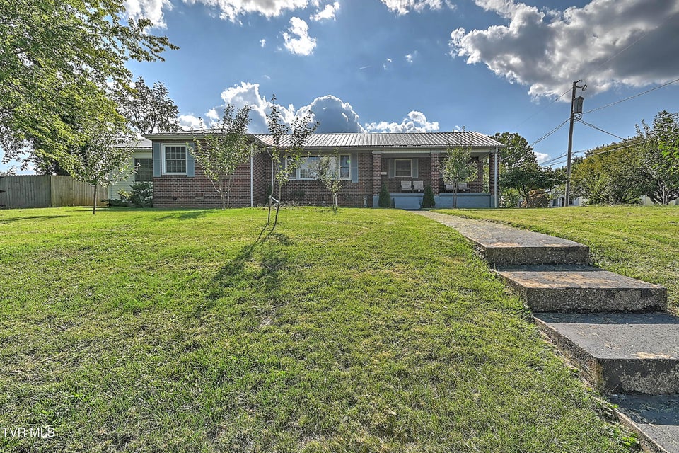 Photo #3: 454 Douglas Street