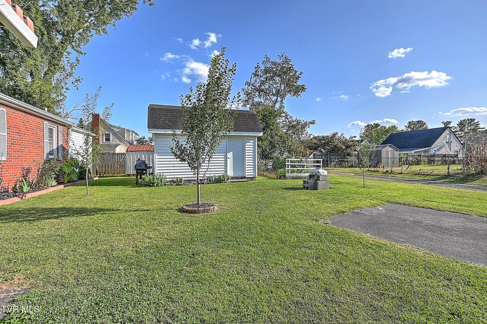 Photo #7: 454 Douglas Street