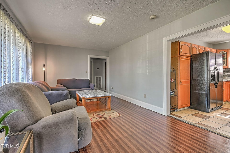 Photo #8: 454 Douglas Street