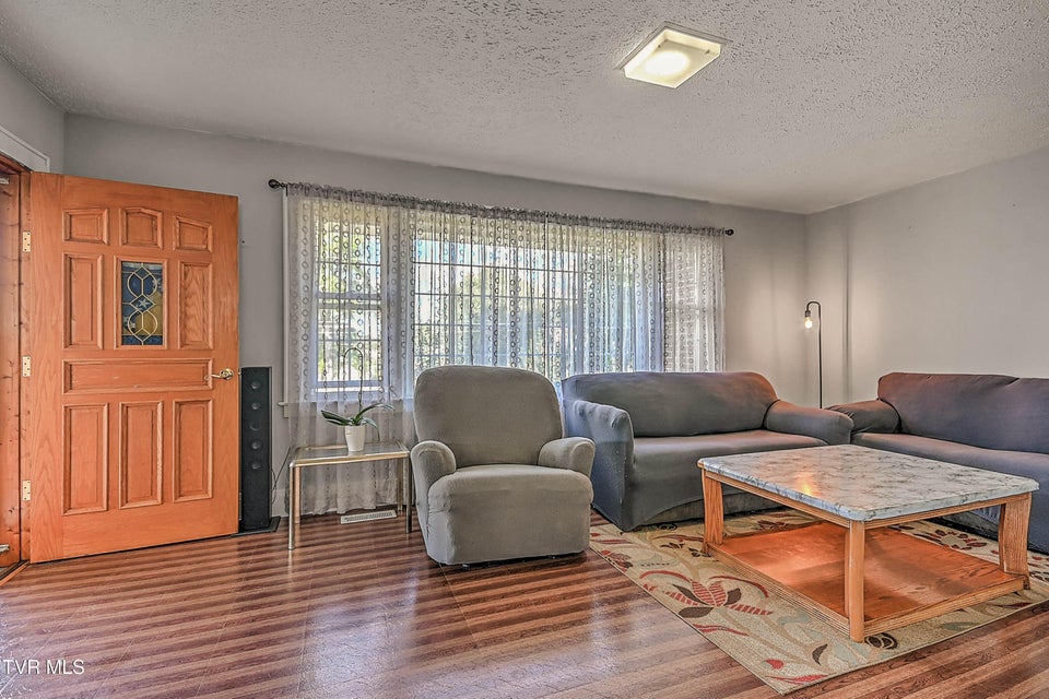 Photo #9: 454 Douglas Street