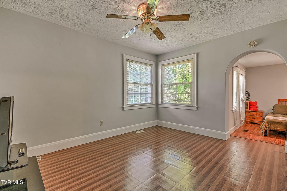 Photo #11: 454 Douglas Street