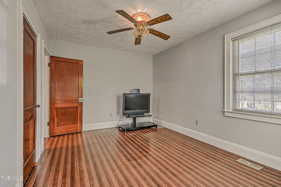 Photo #13: 454 Douglas Street