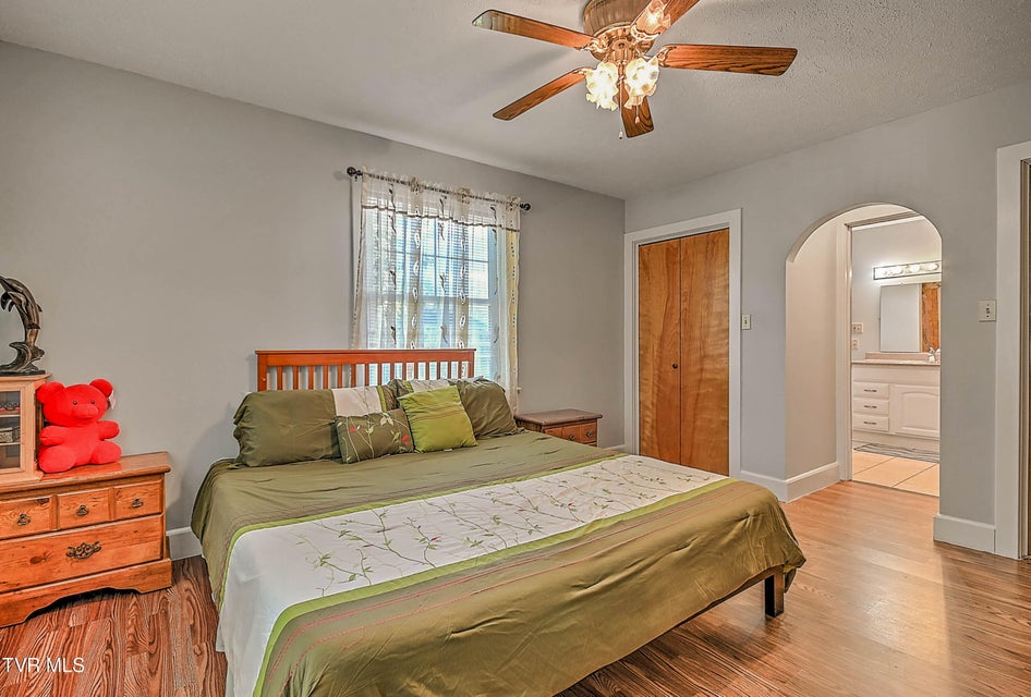 Photo #14: 454 Douglas Street