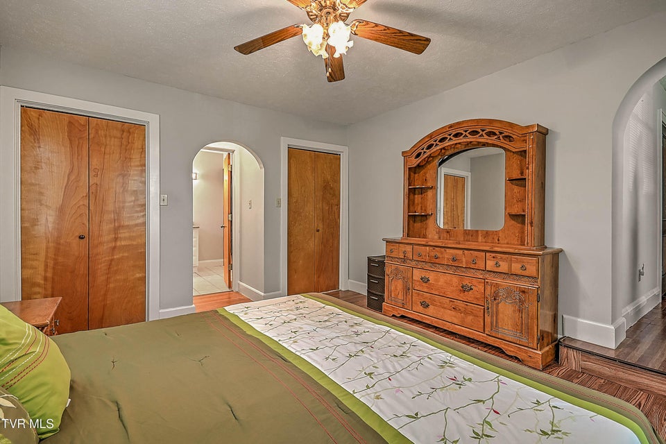 Photo #15: 454 Douglas Street