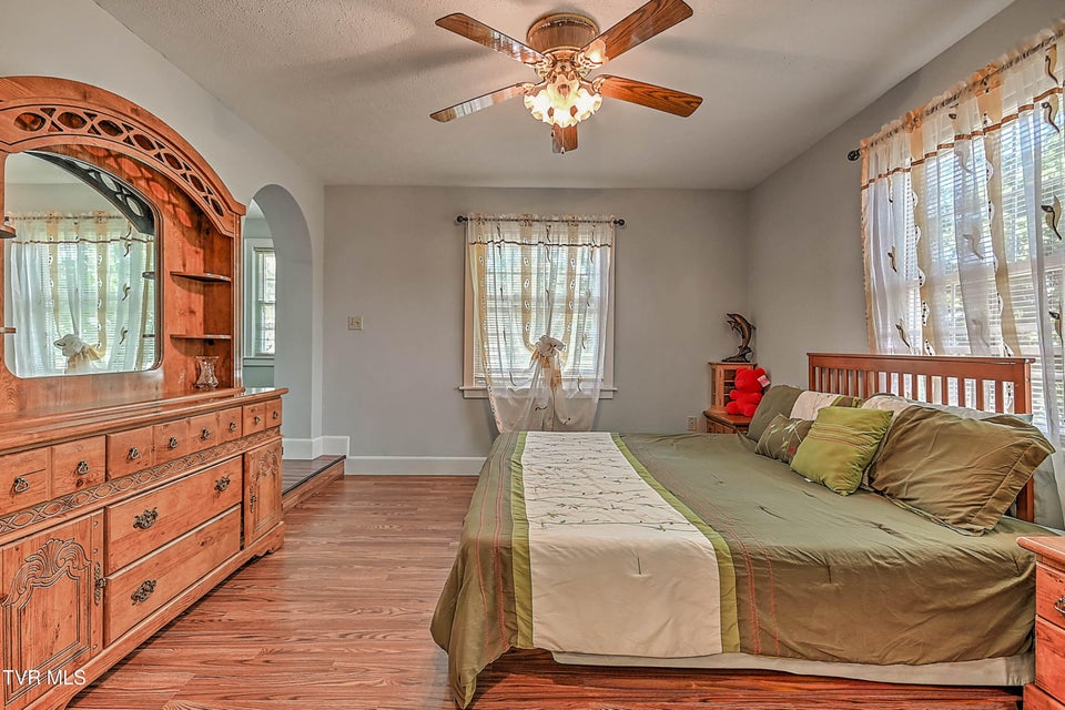 Photo #16: 454 Douglas Street