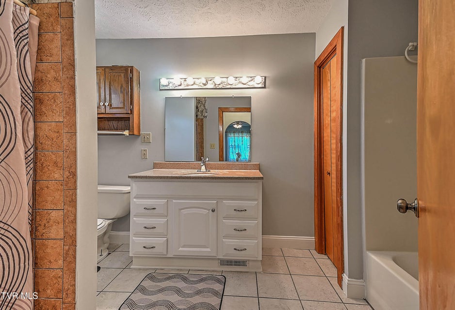 Photo #17: 454 Douglas Street