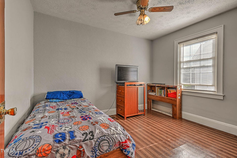 Photo #21: 454 Douglas Street