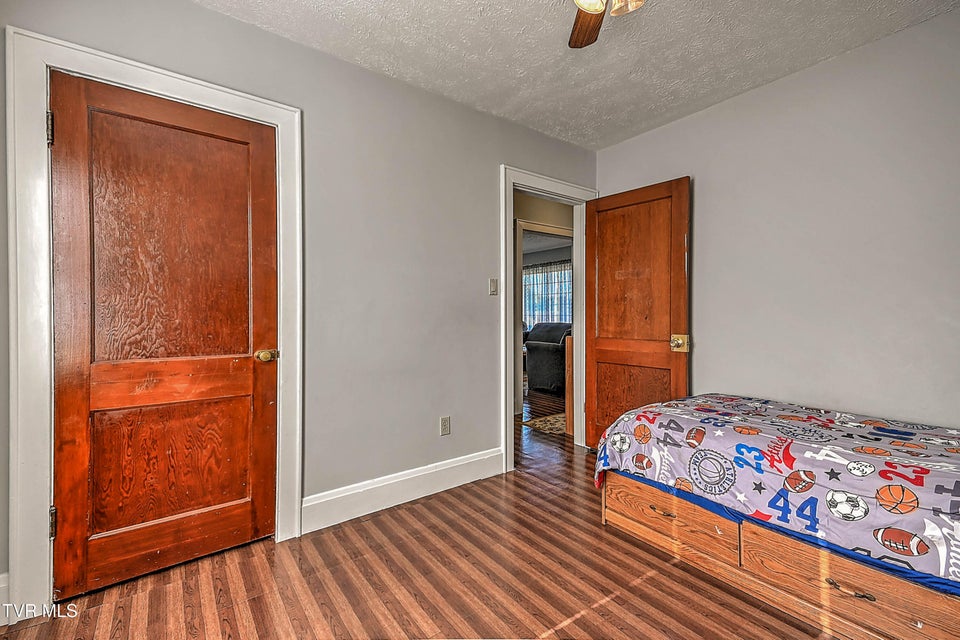 Photo #22: 454 Douglas Street