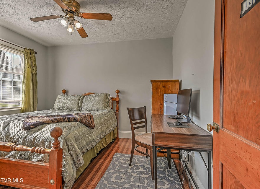 Photo #23: 454 Douglas Street