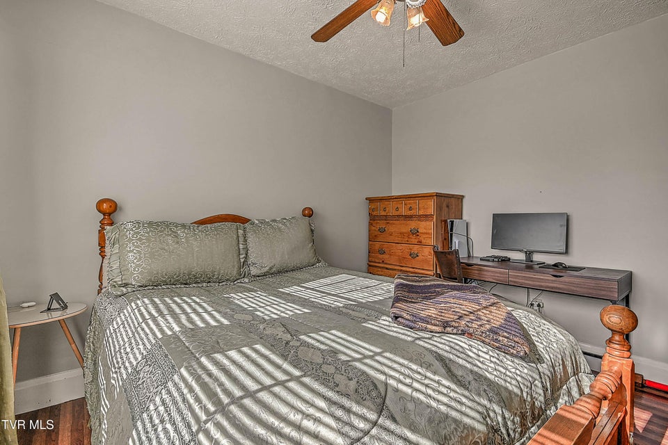 Photo #25: 454 Douglas Street